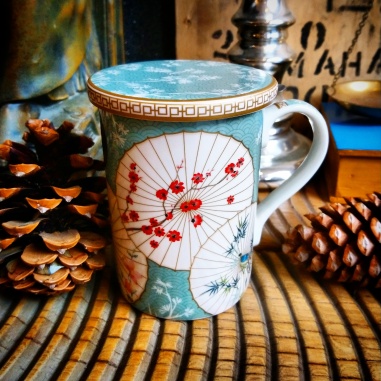 Tasse à thé en porcelaine avec couvercle et infuseur